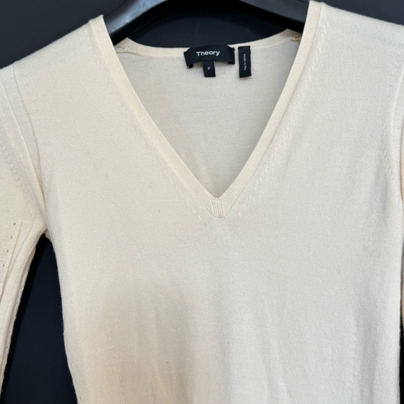 Theory Merino Wool V-Neck - Picture 6 of 6